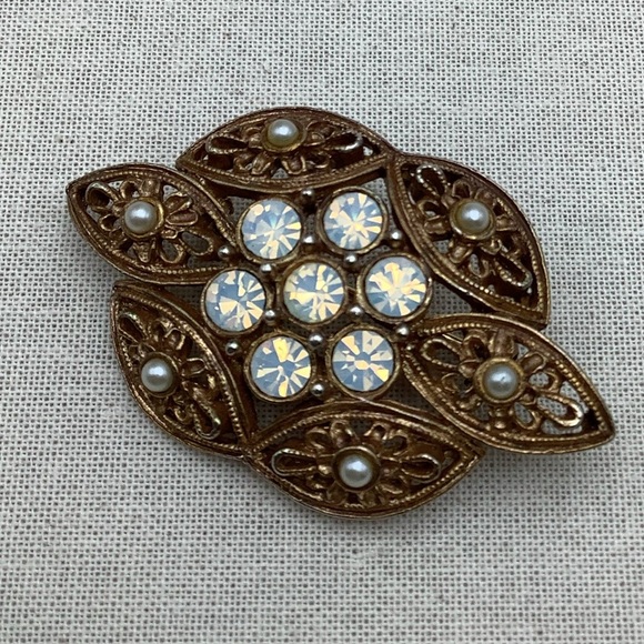 Vintage Sarah Coventry Victoria Gold and Rhinestone Brooch - Picture 1 of 3